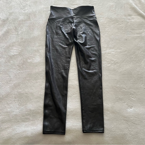 Spanx Shiny Faux Leather Leggings in Black Size Large Petite - Picture 4 of 10